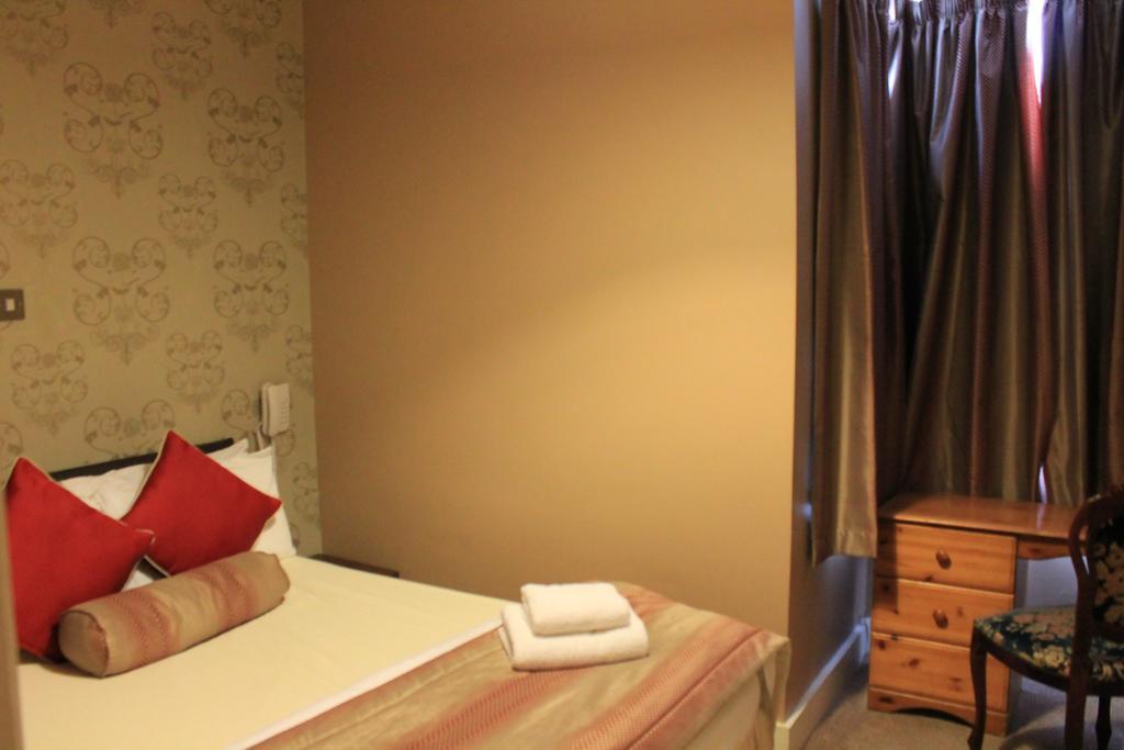 Skylark Guest House هاونسلو الغرفة الصورة